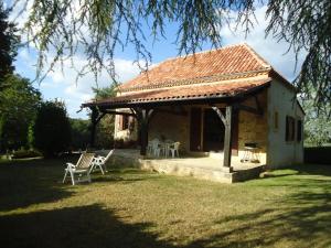 Maisons de vacances Charmante maison en pierre au coeur du Perigord Noir avec jardin, cheminee et equipements pour bebe - FR-1-616-100 : photos des chambres