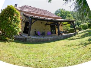 Maisons de vacances Charmante maison en pierre au coeur du Perigord Noir avec jardin, cheminee et equipements pour bebe - FR-1-616-100 : Maison de Vacances (5 Adultes)
