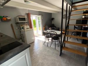 Maisons de vacances Appartement a Groix - 4 personnes - FR-1-813-28 : Maison de Vacances