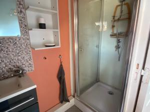 Maisons de vacances Appartement a Groix - 4 personnes - FR-1-813-28 : photos des chambres