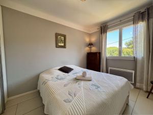 Maisons de vacances Charmant Duplex 4 Pieces, Terrasse, Climatisation, 6 Pers - Six-Fours-Les-Plages - FR-1-845-6 : photos des chambres
