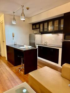 WestParc Cedar Cozy Apartment in the Heart of Alabang