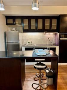 WestParc Cedar Cozy Apartment in the Heart of Alabang