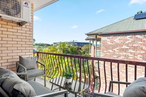 Comfy 2BR Near Hospitals, QUT and CBD with Parking!