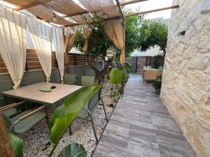 panos luxury apartment