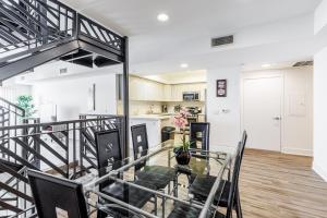 Sunset Boulevard Apartments