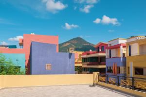 Trinetra Homestays