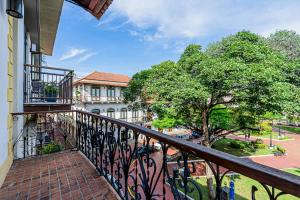 Grandiose 1BR with Balcony in Plaza Herrera