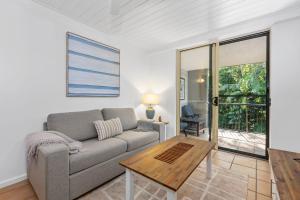 Baden 38 - Rainbow Shores. Pool. Walk to beach