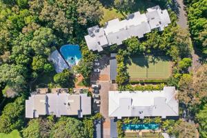 Baden 38 - Rainbow Shores. Pool. Walk to beach