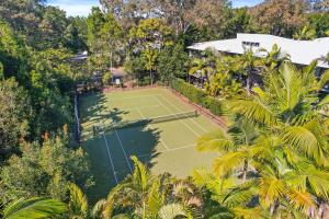 Baden 38 - Rainbow Shores. Pool. Walk to beach