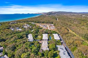 Baden 38 - Rainbow Shores. Pool. Walk to beach