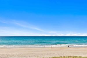 Albatross Beachfront 3 Bedroom Apartment