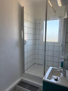 Appartements Studio tout equipe pour 2 a 15 minutes de valras plage : Appartement 1 Chambre