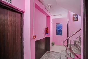 Hotel O by OYO Crossing Hotel Ghaziabad Railway Station