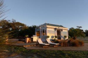 Luxury Couples Hideaway by the Sea
