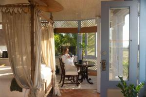 Luxury Couples Hideaway by the Sea