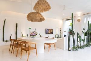 Golden Sun Villa - 3 Bedroom Tropical Bohemian Villa