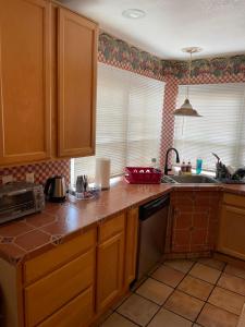 Phoenix Hollywood Private Room SWIMMING POOL walk to ARTS RooSEVELT ROW CONVENTION CENTER ASU DOWNTOWN PHOENIX