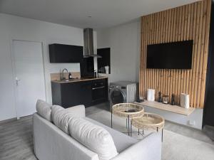 Appartements Ideal couples & pro - Patio exterieur- Proche centre ville et gare - Promenade au bord de la Charente - Parking a proximite - Wifi tres haut debit - Equipement premium -Netflix : photos des chambres