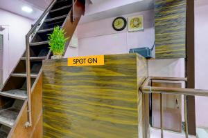 Hotel O Gulzar Masjid Bunder Railway Station