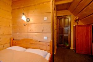 Willa Słoneczna - Pokoje i apartamenty - 10 minut do term na piechotę