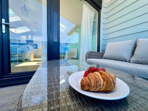 Sea View Holiday Home - 3 Bedrooms, Balcony, Dog Friendly