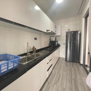 executive fully furnished apartments with luxurious facilities which features a breathtaking city views and close proximity to major shopping malls thus offering a high end lifestyle