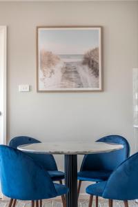 Modern Escape with Lake and Mountain Views