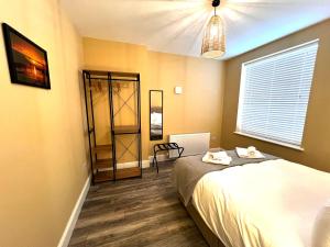 Smugglers - Sea Front - Parking - Sea Views - Balcony - 2 luxury kingsize beds