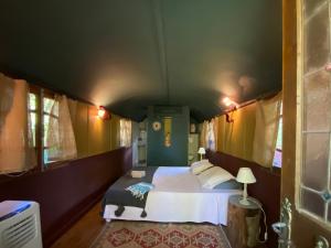 B&B / Chambres d'hotes Bed and breakfast Le Chateau d'Uzer : photos des chambres