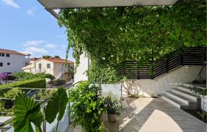 1 Bedroom Gorgeous Apartment In Zaboric-Brodarica