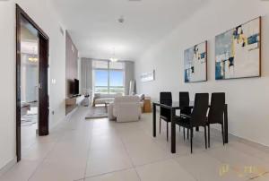 Amazing Sea View Stunning 1 BR Palm Jumeirah