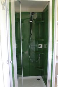 Campings Camping les Chenes : photos des chambres
