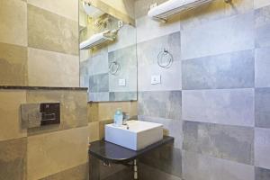 Hotel Aerostar Gold Near Yashobhoomi Conventioin Center