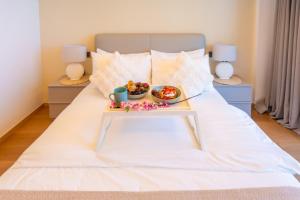 Lazzlla1BR Beachfront Oceanfront Apartment