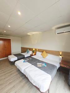 Triple Room with Private Bathroom room in Hotel Marisol