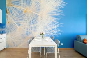 Colorful Apartment Rataje Poznań with Parking and Air Conditioning by Noclegi Renters