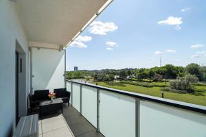 Colorful Apartment Rataje Poznań with Parking and Air Conditioning by Noclegi Renters