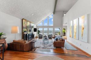 Riverview Luxury Retreat