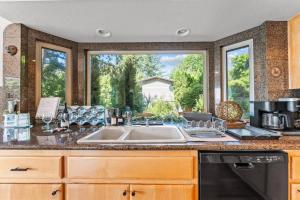 Riverview Luxury Retreat