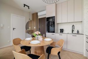 Prandoty 10C Cozy Apartment with Balcony & Parking in Krakow by Noclegi Renters