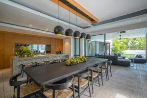 Barabuda - Impressive 6-Bedroom Villa with Jacuzzi and Slide!