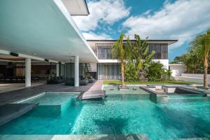 Barabuda - Impressive 6-Bedroom Villa with Jacuzzi and Slide!