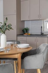 Chic & Comfort Apartment with Balcony