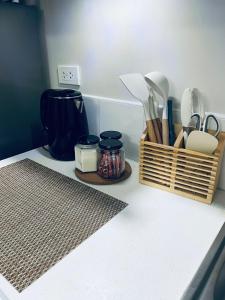 J&J Mactan Stays with Netflix, Pool & Paid Parking