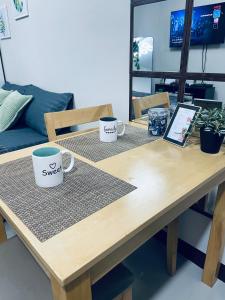 J&J Mactan Stays with Netflix, Pool & Paid Parking