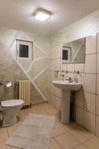 La Conacul Dintre Munți