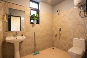 Shalom Backpackers Dharamkot McLeodganj