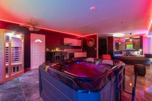 LHorizon - Suite romantique avec jacuzzi, sauna, piscine & vidéo projecteur